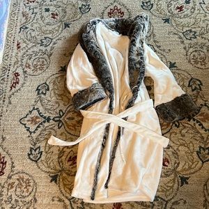 Beautiful faux fur long robe. Size S/M never worn